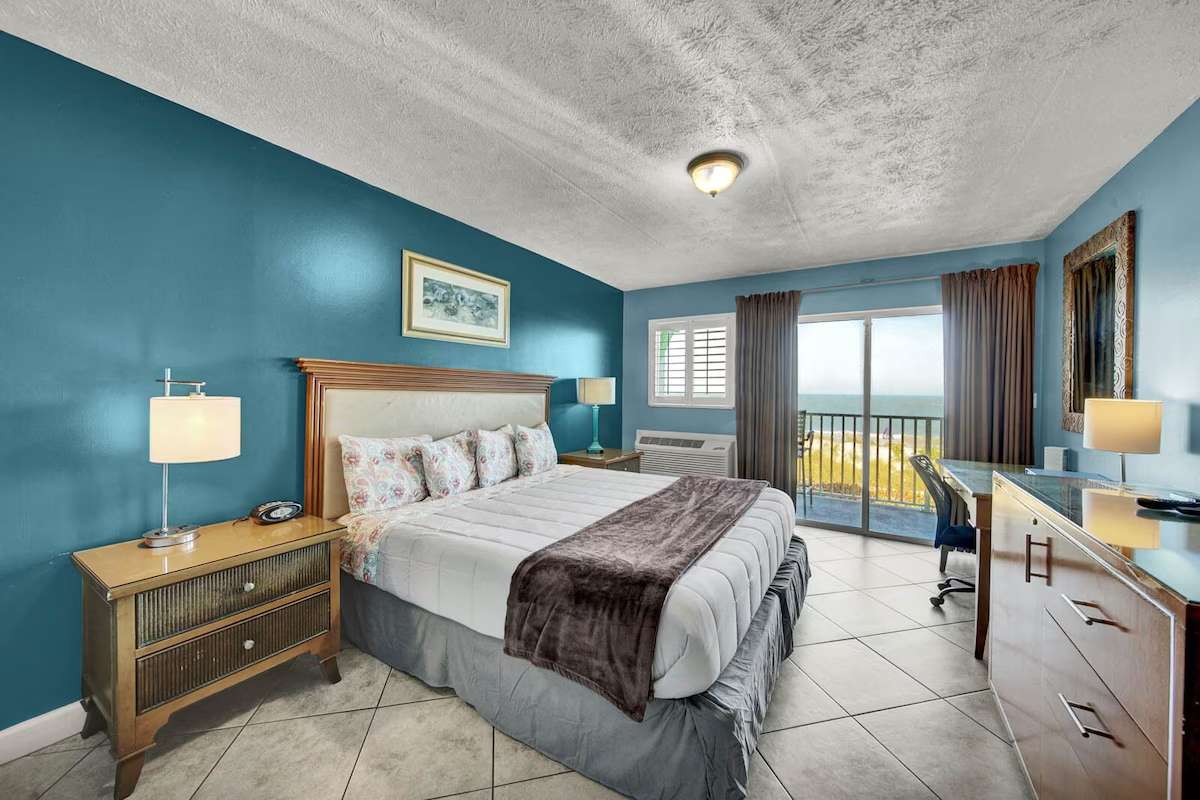 Sunrise Sands Resort guestroom photo 6